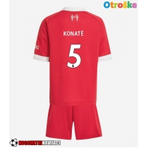 Otroške Nogometnih dresov Liverpool Ibrahima Konate #5 Domači 2025-26 Kratki rokavi (+ hlače)